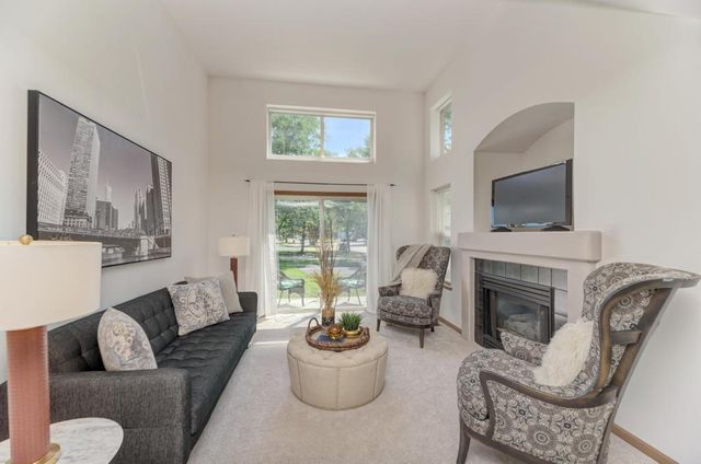 1034 Huntington Drive 1034, Elk Grove Village, IL 60007