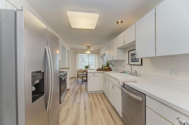 1034 Huntington Drive 1034, Elk Grove Village, IL 60007