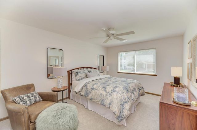 1034 Huntington Drive 1034, Elk Grove Village, IL 60007