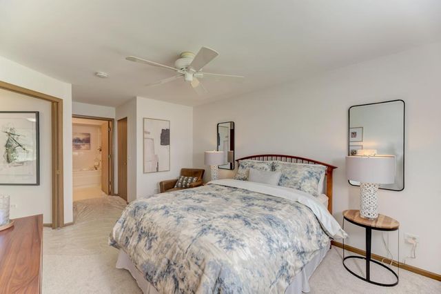 1034 Huntington Drive 1034, Elk Grove Village, IL 60007
