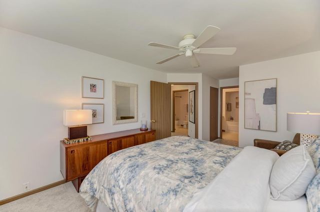 1034 Huntington Drive 1034, Elk Grove Village, IL 60007