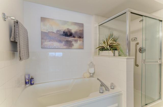 1034 Huntington Drive 1034, Elk Grove Village, IL 60007