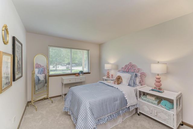 1034 Huntington Drive 1034, Elk Grove Village, IL 60007