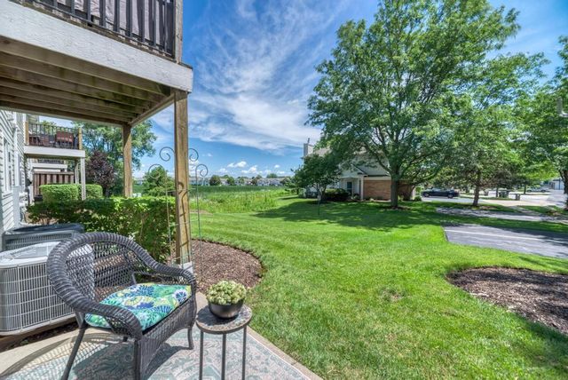 1034 Huntington Drive 1034, Elk Grove Village, IL 60007