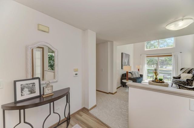 1034 Huntington Drive 1034, Elk Grove Village, IL 60007