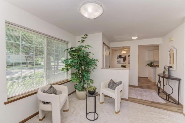 1034 Huntington Drive 1034, Elk Grove Village, IL 60007