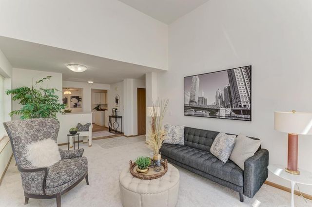 1034 Huntington Drive 1034, Elk Grove Village, IL 60007