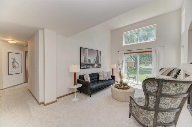 1034 Huntington Drive 1034, Elk Grove Village, IL 60007