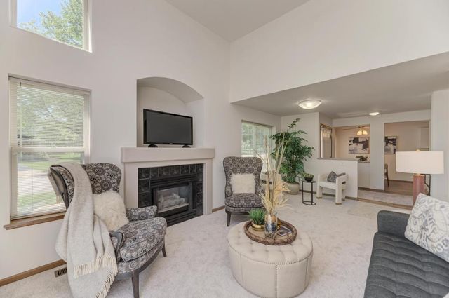 1034 Huntington Drive 1034, Elk Grove Village, IL 60007