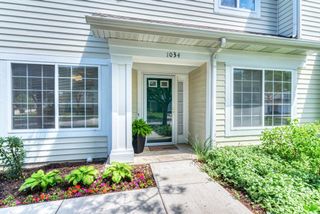 1034 Huntington Drive 1034, Elk Grove Village, IL 60007
