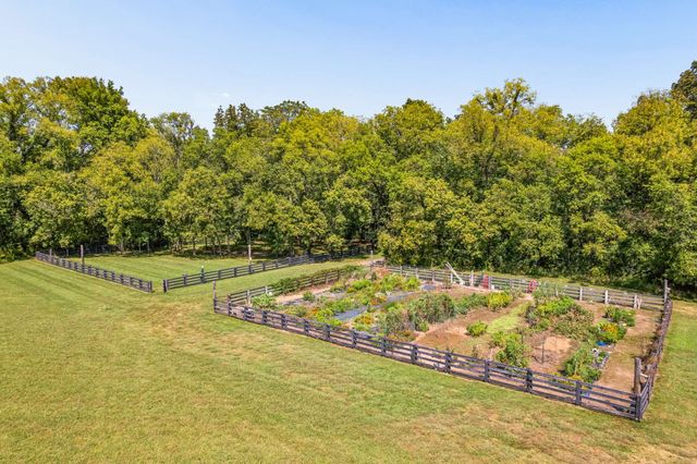 4672 Majestic Meadows Dr, Arrington, TN 37014