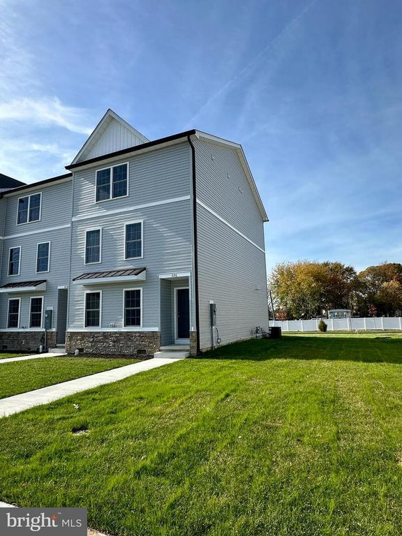 226 ROJAN RD, Dover, DE 19901