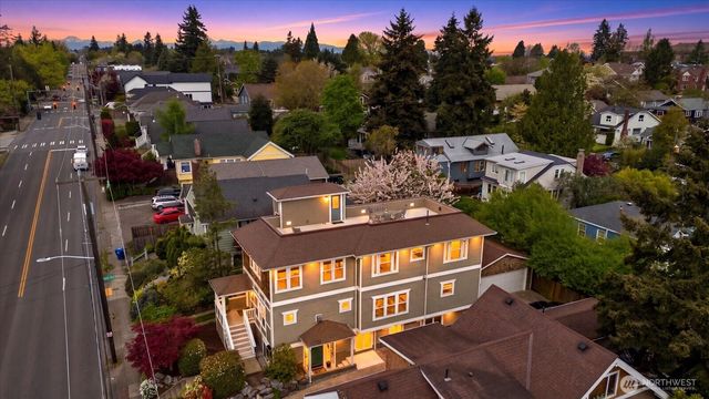 400 NE 50th Street, Seattle, WA 98105
