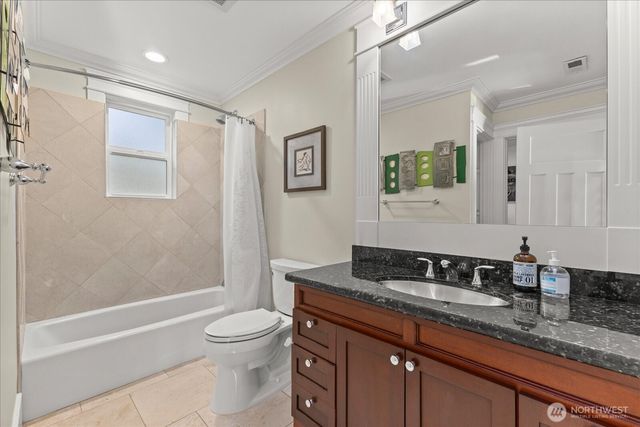 400 NE 50th Street, Seattle, WA 98105
