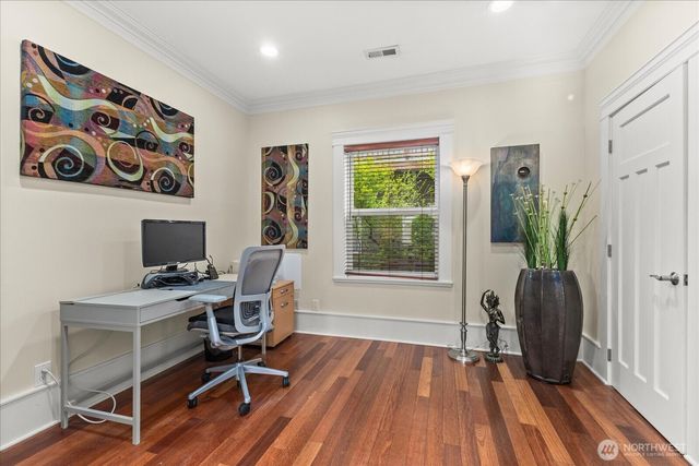 400 NE 50th Street, Seattle, WA 98105