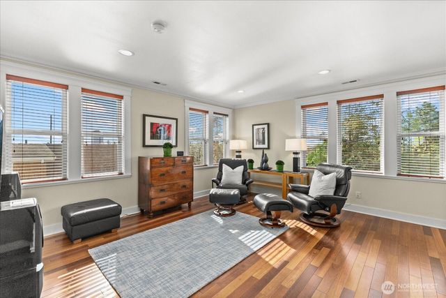 400 NE 50th Street, Seattle, WA 98105