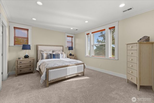 400 NE 50th Street, Seattle, WA 98105
