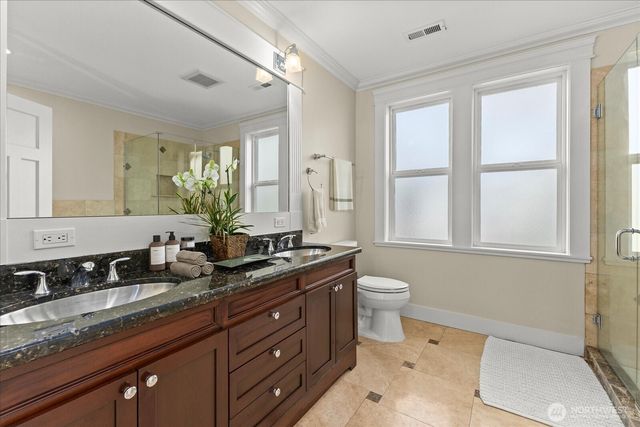 400 NE 50th Street, Seattle, WA 98105