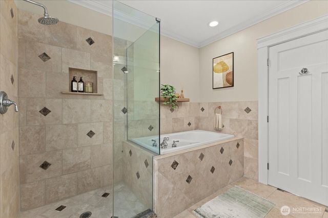 400 NE 50th Street, Seattle, WA 98105