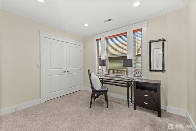400 NE 50th Street, Seattle, WA 98105