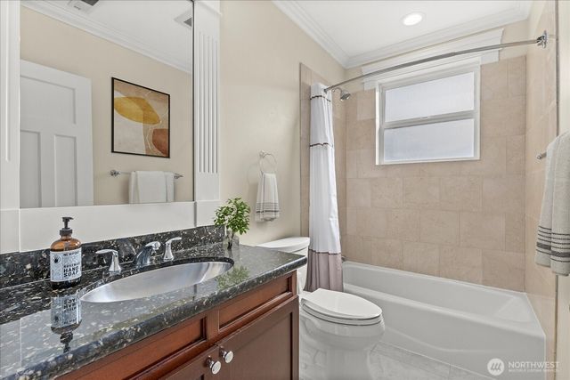 400 NE 50th Street, Seattle, WA 98105