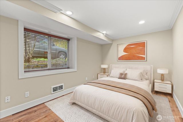 400 NE 50th Street, Seattle, WA 98105