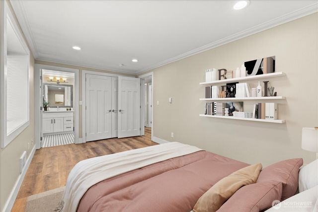 400 NE 50th Street, Seattle, WA 98105