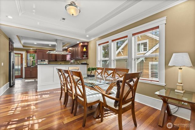 400 NE 50th Street, Seattle, WA 98105
