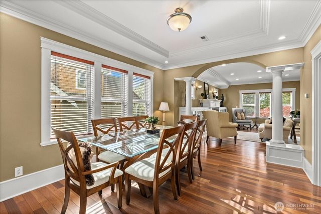 400 NE 50th Street, Seattle, WA 98105