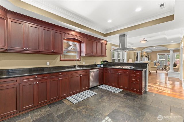 400 NE 50th Street, Seattle, WA 98105