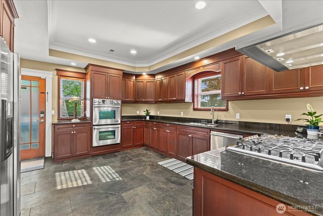 400 NE 50th Street, Seattle, WA 98105