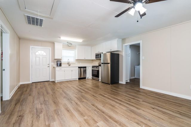 605 Hospital Street A, Tomball, TX 77375