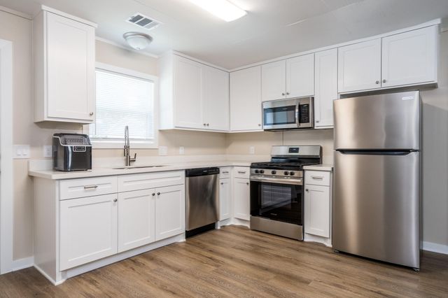 605 Hospital Street A, Tomball, TX 77375