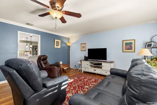 612 Kathy, Seguin, TX 78155