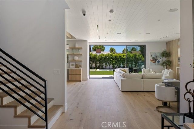 5222 Ventura Canyon Avenue, Sherman Oaks, CA 91401