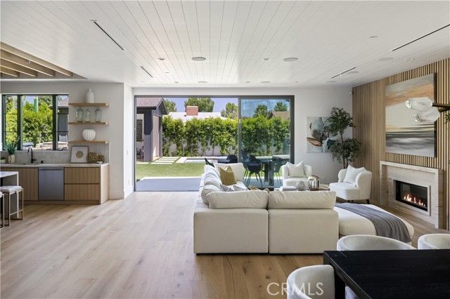 5222 Ventura Canyon Avenue, Sherman Oaks, CA 91401