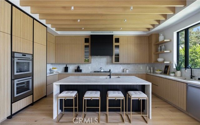 5222 Ventura Canyon Avenue, Sherman Oaks, CA 91401