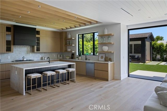 5222 Ventura Canyon Avenue, Sherman Oaks, CA 91401