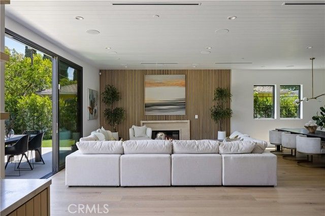 5222 Ventura Canyon Avenue, Sherman Oaks, CA 91401