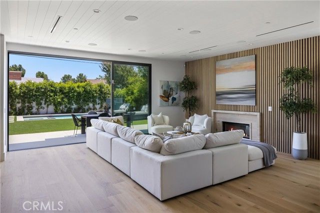 5222 Ventura Canyon Avenue, Sherman Oaks, CA 91401