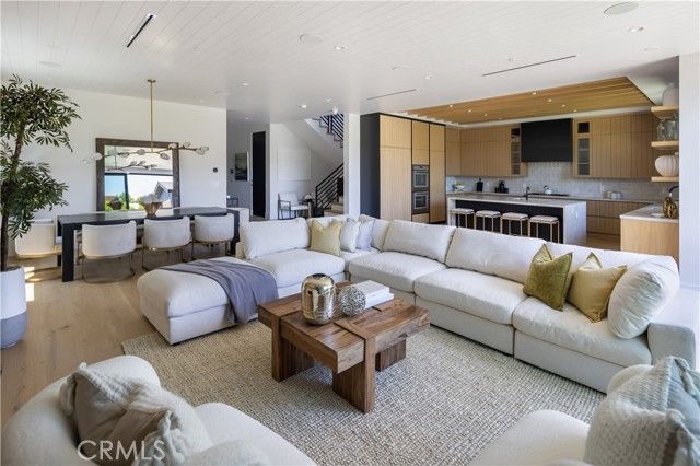 5222 Ventura Canyon Avenue, Sherman Oaks, CA 91401