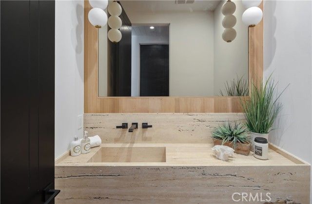 5222 Ventura Canyon Avenue, Sherman Oaks, CA 91401