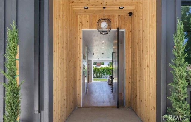 5222 Ventura Canyon Avenue, Sherman Oaks, CA 91401