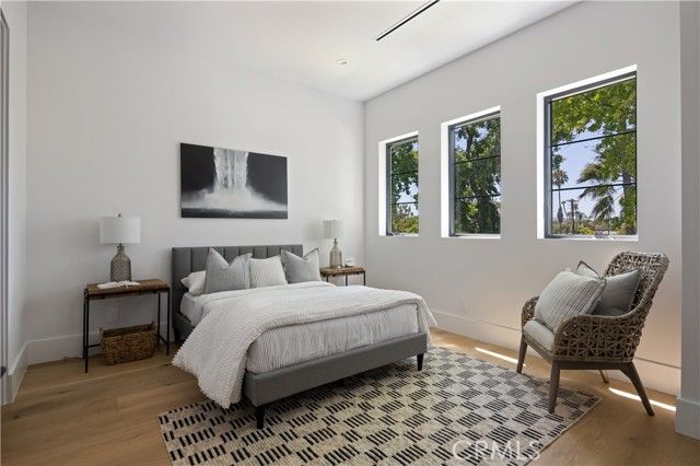 5222 Ventura Canyon Avenue, Sherman Oaks, CA 91401