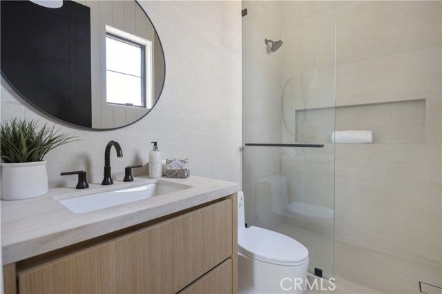 5222 Ventura Canyon Avenue, Sherman Oaks, CA 91401