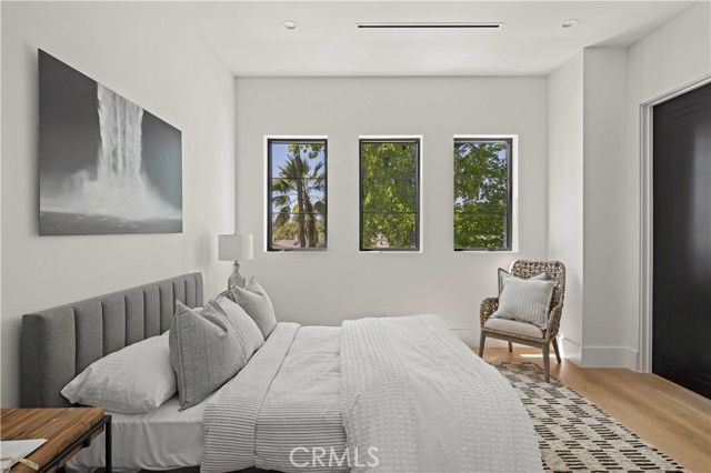 5222 Ventura Canyon Avenue, Sherman Oaks, CA 91401