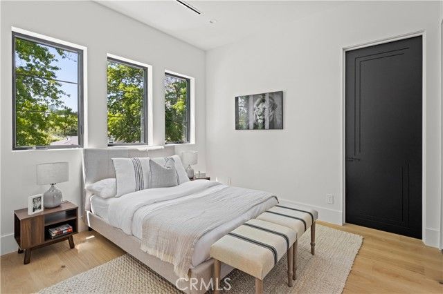 5222 Ventura Canyon Avenue, Sherman Oaks, CA 91401