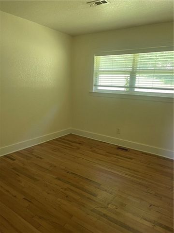 17438 Lake Sequoyah Road, Fayetteville, AR 72701