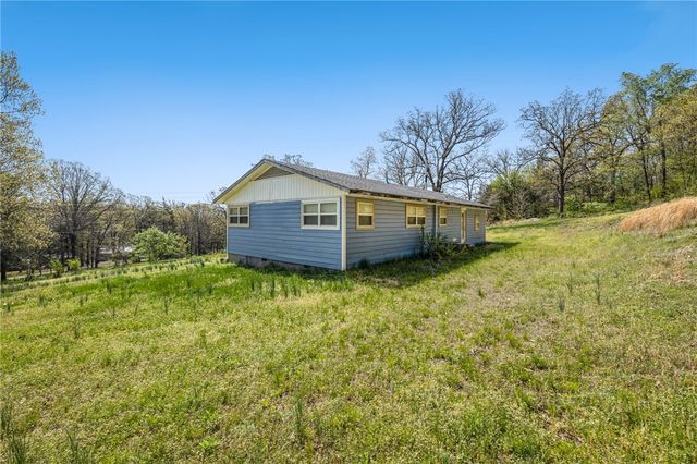 17438 Lake Sequoyah Road, Fayetteville, AR 72701