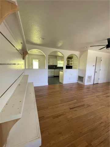 17438 Lake Sequoyah Road, Fayetteville, AR 72701